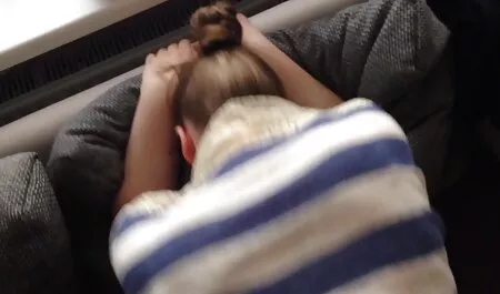 Cô gái tóc nâu fuck cậu bé trong nhà để xe trên sàn phim sec khong nhà