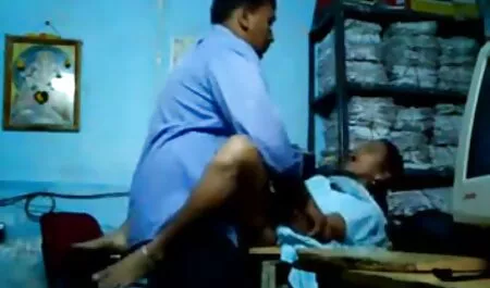 Thập tự xem phim sec vung trom giá có tiêu đề khổng lồ