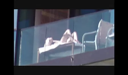 Brunette miệng xem sec online jizzed cứng