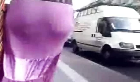 Con quái vật đã hoàn thành con chó xem phim sec cực mạnh cái trong các lỗ và liếm mọi thứ