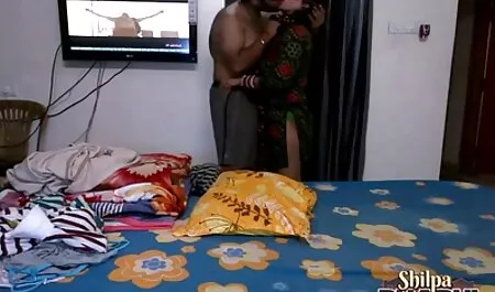 Sexy girl mặc đồ đỏ và hai chàng trai phin sec hd