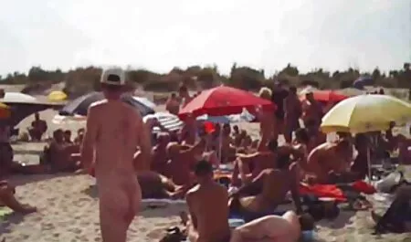 Cô gái đeo xem phim video sec kính và quần sexy