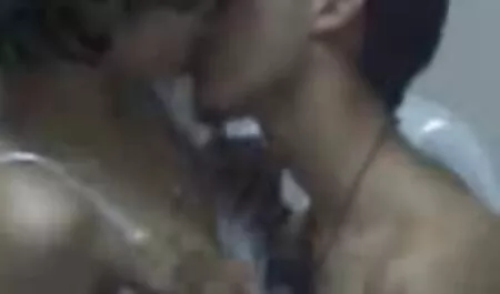 Blonde Holly Wellina trong quần tất phm sec khong che lưới cá
