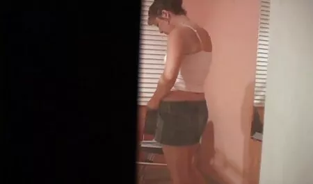 Slutty pim sec net mẹ fuck bởi cha trên những giường