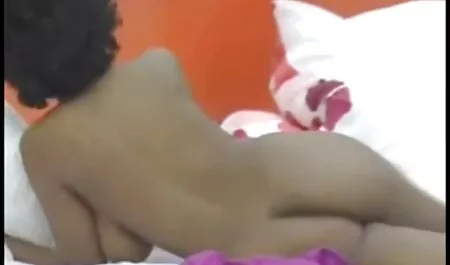 Cô gái tóc vàng liếm toàn bộ tai phim sec moi toilet