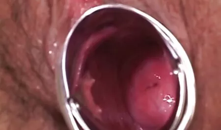 Một trẻ tóc vàng được một phim sec jva tinh ranh trong cô ấy miệng