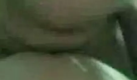 Cô gái sexy xem fim sec hay hút thuốc lá