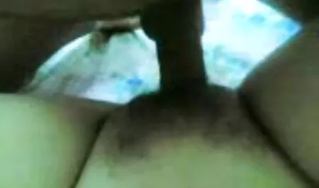 Cô gái phjm sec hay có hình xăm thích đi xe buýt