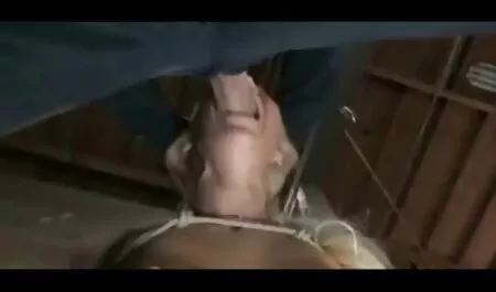 Hai con đĩ mặc ni lông tán tỉnh nhau, chúng mơn trớn nhau và giật pussies, liếm chúng và giật ra những khe hồng bằng ngón tay của phm sec khong che chúng